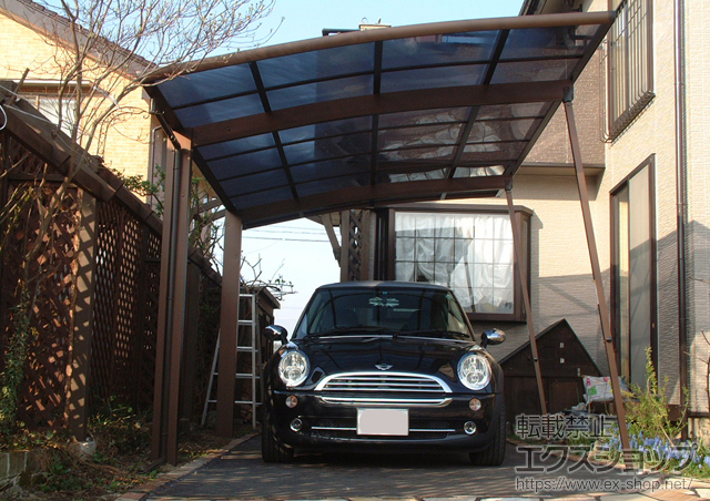 長野県上伊那郡箕輪町ののカーポート レイナポート　積雪〜20cm対応+着脱式サポート柱 施工例