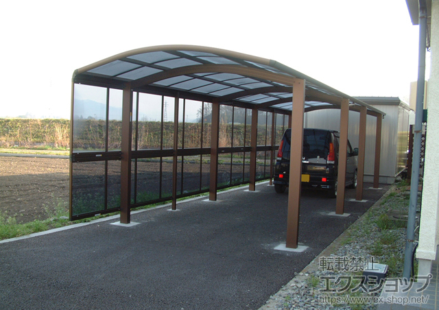 長野県上伊那郡箕輪町ののカーポート レイナワンポート 縦連棟　積雪〜20cm対応+レイナワンポート 縦連棟　サイドパネル 施工例
