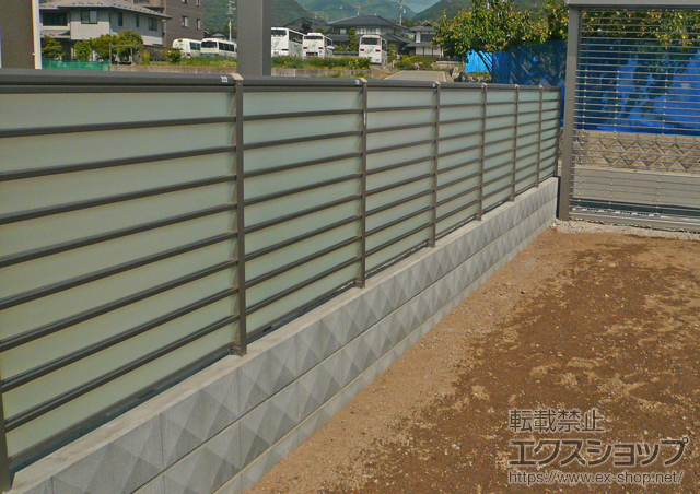 長野県飯田市ののフェンス・柵 サニーブリーズフェンスS型 <採光タイプ> 間仕切りタイプ 施工例