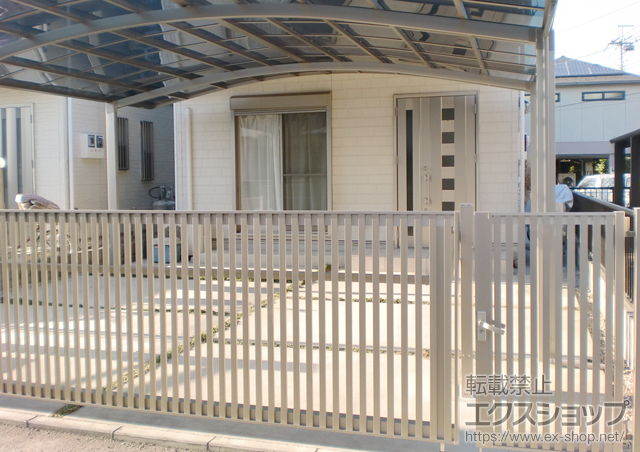 東京都東久留米市ののカーゲート ワイドオーバードアS4型 電動式 ＜2モーター仕様＞＋開戸セット 施工例