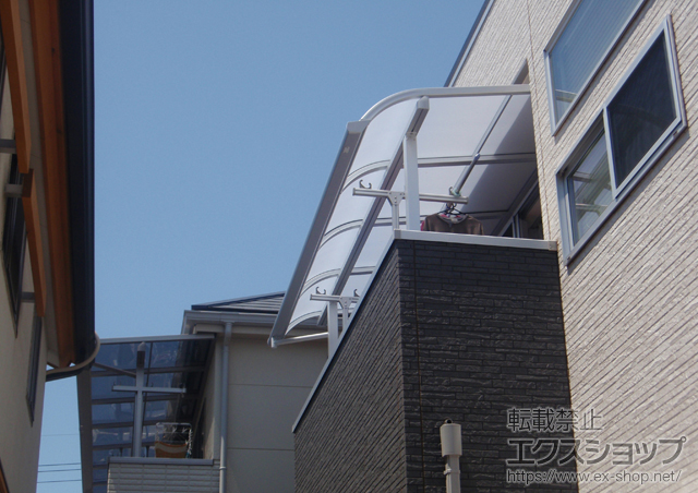 東京都昭島市のLIXIL リクシル（トステム）のバルコニー・ベランダ屋根 ライザーテラスII R型 屋根タイプ 単体 積雪〜20cm対応 施工例