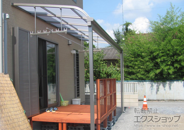 栃木県足利市のLIXIL リクシル（トステム）のテラス屋根 ライザーテラスII R型 テラスタイプ 単体 積雪〜20?対応 施工例