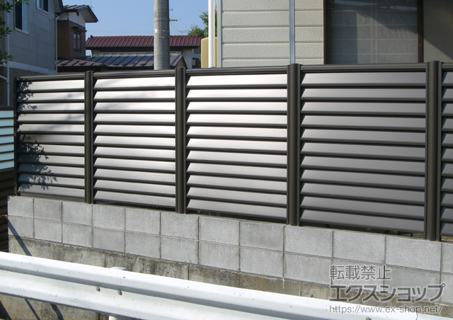 宮城県多賀城市ののフェンス・柵 サニーブリーズフェンスA型＜アルミタイプ＞ 間仕切りタイプ 施工例