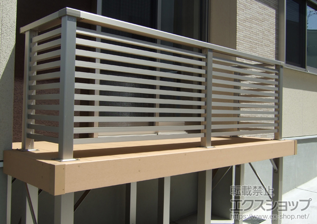 大阪府枚方市ののウッドデッキ リウッドデッキ　200+シンプルモダンデッキフェンス7型 施工例