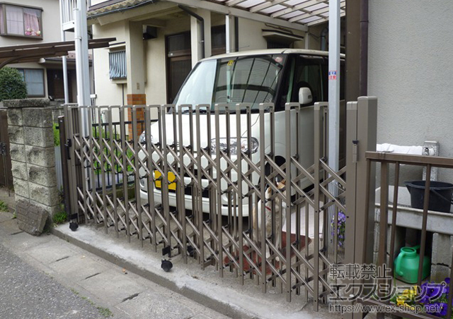 埼玉県行田市ののカーゲート トリップゲート ペットガード型 ノンレール 片開き 30S 施工例
