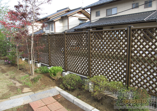 長野県千曲市ののフェンス・柵 ステイウッドフェンスM2型 高尺タイプ 間仕切りタイプ 施工例