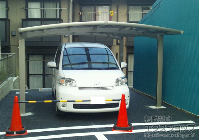 千葉県船橋市のLIXIL リクシル（トステム）のカーポート カーブポートシグマIII ワイド 積雪〜30cm対応 施工例