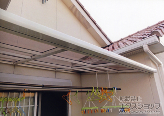大阪府岸和田市のLIXIL リクシル（トステム）のバルコニー・ベランダ屋根 ライザーテラス?F型 積雪対応〜20? 施工例
