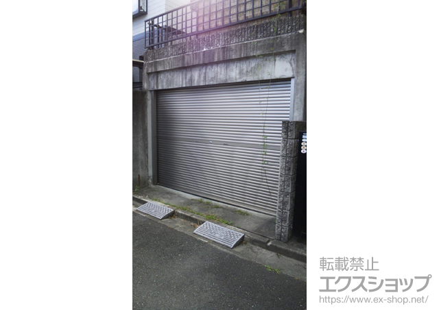 京都府京田辺市のLIXIL リクシル（トステム）のガレージシャッター ガレージシャッタークワトロ 手動式 内部付タイプ 施工例