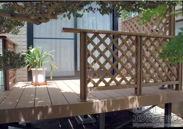 千葉県四街道市のLIXIL リクシル（トステム）のウッドデッキ リコステージII 単体+デッキフェンス/ウッドパーティション 施工例