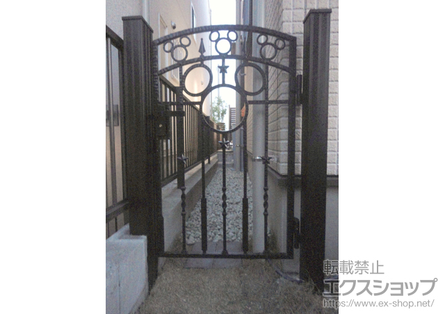 鹿児島県鹿児島市のLIXIL リクシル(新日軽)の門扉 ディズニー門扉ミッキーA型 片開き 角門柱式 施工例