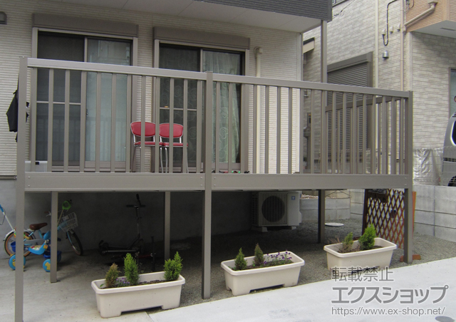 神奈川県川崎市のLIXIL リクシル（トステム）のバルコニー アクトステージA型 太格子 連棟 柱建て式 施工例
