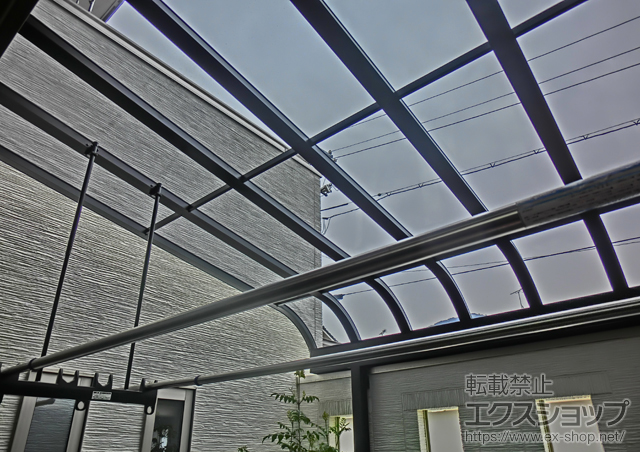 広島県呉市のLIXIL リクシル（トステム）のテラス屋根 パワーアルファ RB型 テラスタイプ 単体 積雪〜30cm対応+パワーアルファ 吊り下げ物干し 施工例