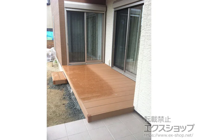 愛知県豊川市のYKKAPのウッドデッキ リウッドデッキ200+独立式リウッドステップ 施工例