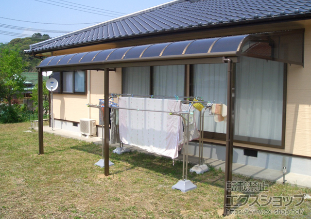 山口県下関市のLIXIL リクシル（トステム）のテラス屋根 ライザーテラスＩＩ Ｒ型 積雪対応〜20? 施工例