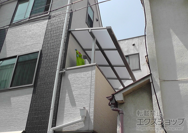 東京都板橋区のLIXIL リクシル（トステム）のバルコニー・ベランダ屋根 ライザーテラスＩＩ Ｆ型 屋根タイプ　積雪対応〜20? 施工例