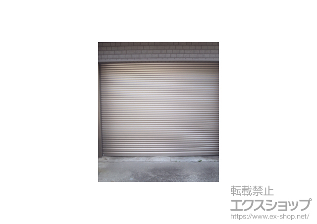 富山県富山市のLIXIL リクシル（トステム）のガレージシャッター ガレージシャッタークワトロ 電動式 内部付タイプ 施工例