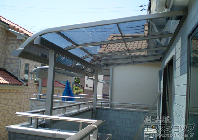 埼玉県さいたま市のLIXIL リクシル（トステム）のバルコニー・ベランダ屋根 ライザーテラスII R型 屋根タイプ 単体 積雪〜20cm対応 施工例