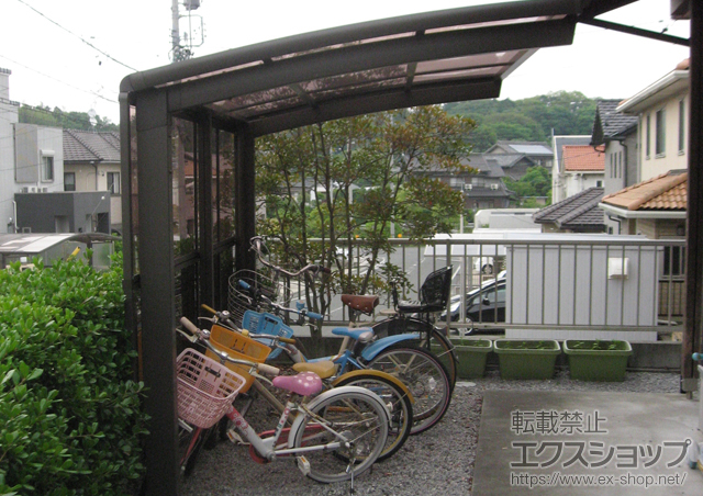 愛知県豊橋市のLIXIL リクシル（トステム）のカーポート カーブパークシグマIII パネル1面囲い 積雪〜30cm対応 施工例