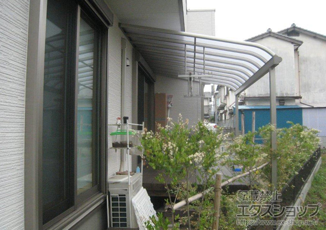 福岡県福岡市ののテラス屋根 ヴェクター R型 テラスタイプ 単体 積雪〜20cm対応+吊り下げ物干し 標準 2本入 施工例