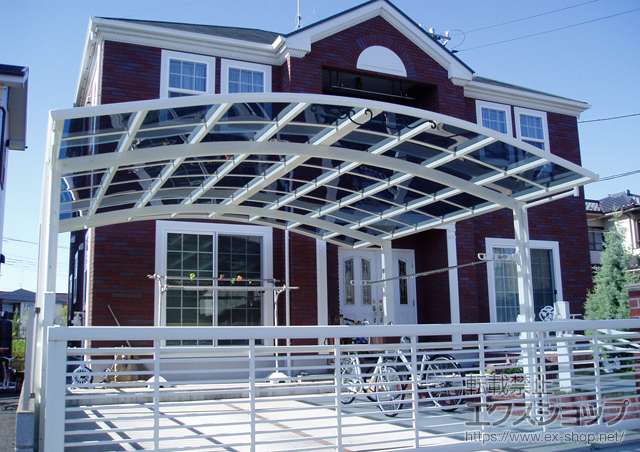 埼玉県吉川市ののカーポート レイナツインポート 積雪〜20cm対応+鋳物飾りA型+収納式物干しセット2型 施工例