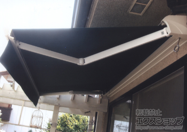 埼玉県鴻巣市のLIXIL リクシル（トステム）のオーニング・日よけ 彩鳥Ｃ型 施工例
