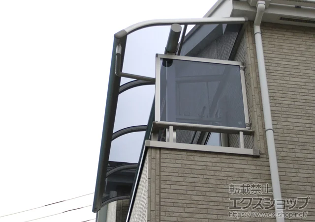 神奈川県横須賀市のYKKAPのバルコニー・ベランダ屋根 ヴェクターテラス R型 屋根タイプ 積雪対応～20㎝ 施工例