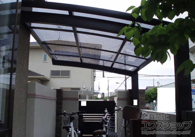 兵庫県伊丹市のLIXIL リクシル（トステム）のサイクルポート・駐輪場 カーブポートシグマIII ミニ 積雪〜20?対応 施工例