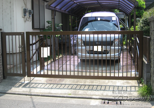 神奈川県川崎市ののカーゲート スウィングアップゲート 縦格子型 電動式 施工例