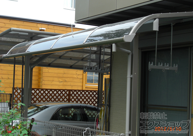 奈良県生駒郡平群町のLIXIL リクシル（トステム）のテラス屋根 ライザーテラスII R型 テラスタイプ 単体　積雪〜20cm対応 施工例