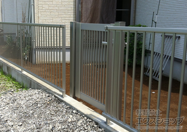 埼玉県さいたま市のの門扉 エクスライン門扉13型 片開き 柱使用 施工例