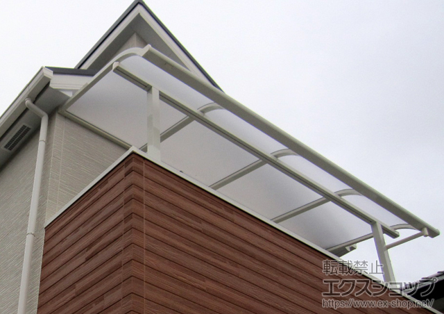 兵庫県西宮市のLIXIL リクシル（トステム）のバルコニー・ベランダ屋根 ライザーテラスII R型 屋根タイプ 単体　積雪〜20cm対応 施工例
