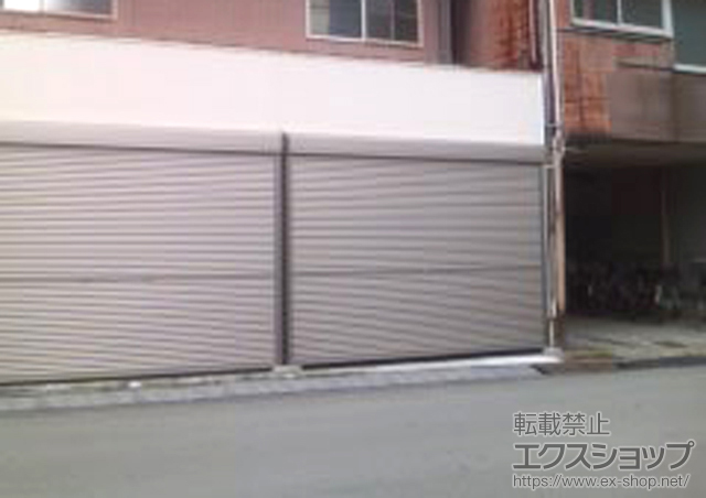 愛媛県宇和島市のLIXIL リクシル（トステム）のガレージシャッター ガレージシャッタークワトロ 手動式 外部付タイプ 施工例