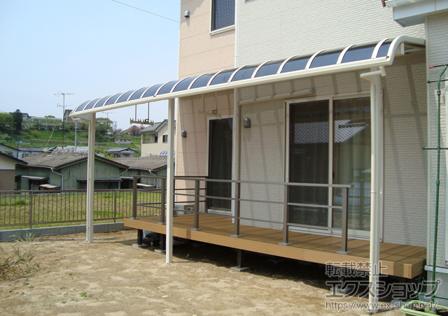 福島県いわき市のLIXIL リクシル（トステム）のテラス屋根 パワーアルファRB型 施工例