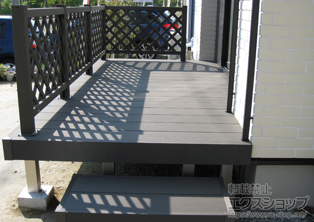 宮城県仙台市ののウッドデッキ リウッドデッキ 200 連棟 +独立式リウッドステップ+リウッドデッキフェンス2型<ラチス格子> 施工例