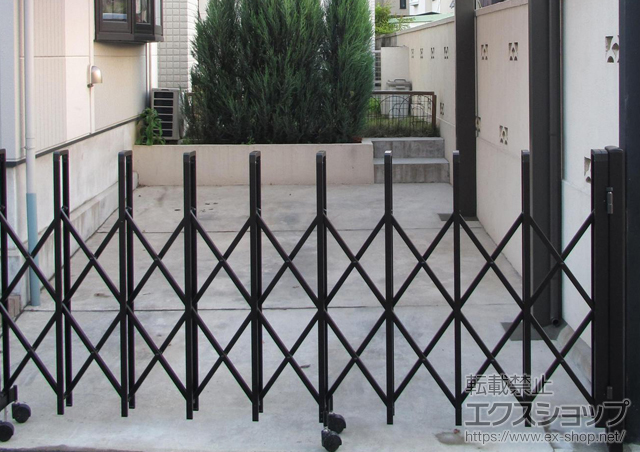 埼玉県春日部市ののカーゲート トリップゲート PB型 ノンレール 片開き 41Ｓ 施工例