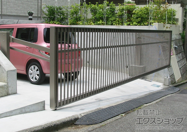 神奈川県藤沢市ののカーゲート ワイドオーバードアS2型 手動式 施工例