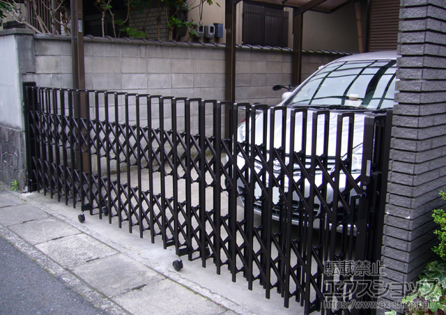 滋賀県大津市ののカーゲート トリップゲート ペットガード型 ノンレール 片開き 施工例