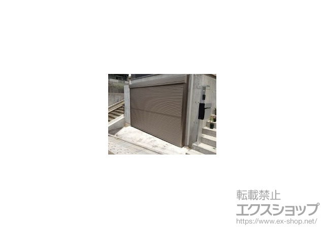 東京都北区のLIXIL リクシル（トステム）のガレージシャッター ガレージシャッタークワトロ 手動式 外部付タイプ 施工例