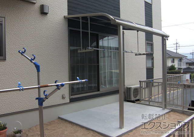 山口県山口市ののテラス屋根 プレシオステラス R型 テラスタイプ 単体 積雪〜20cm対応+プレシオステラス 吊り下げ式物干し 施工例