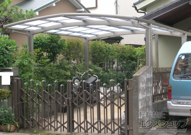 神奈川県川崎市のLIXIL リクシル（トステム）のカーポート カーブポートシグマIII ワイド 積雪〜30cm対応 施工例