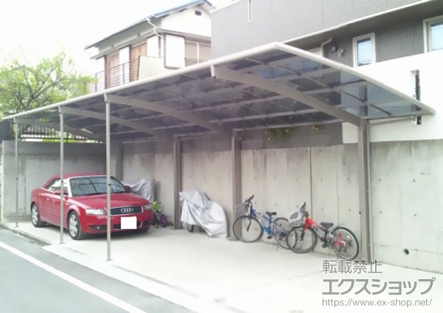 神奈川県厚木市のLIXIL リクシル（トステム）のカーポート カーブポートシグマIII 縦連棟 積雪〜30cm対応+着脱式サポート(補助柱) 4本入+屋根材ホルダー 施工例