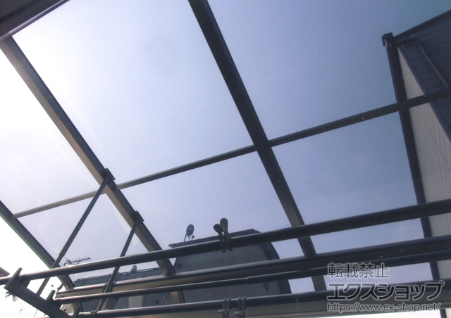 大阪府東大阪市ののバルコニー・ベランダ屋根 プレシオステラスＲ型 屋根タイプ 単体 積雪〜20cm対応 施工例