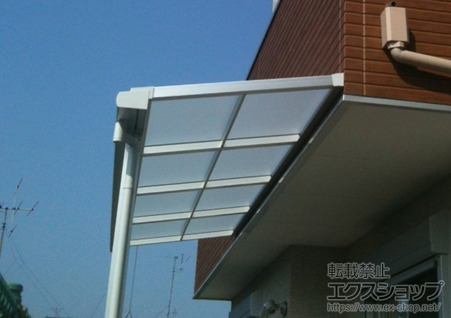 東京都板橋区のLIXIL リクシル（トステム）のバルコニー・ベランダ屋根 ライザーテラスII F型 屋根タイプ 単体 積雪〜20cm対応 施工例
