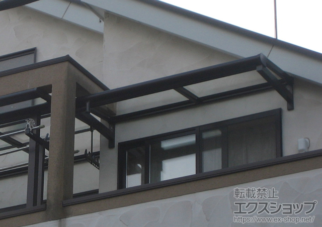 神奈川県横浜市ののバルコニー・ベランダ屋根 メニーウェル 柱なし式 FB型 積雪〜20cm対応 施工例
