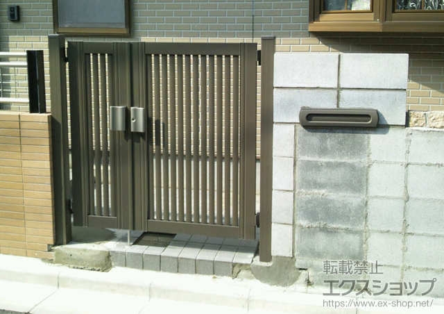 東京都世田谷区のの門扉 プリレオR4型 両開き親子仕様 柱使用 施工例