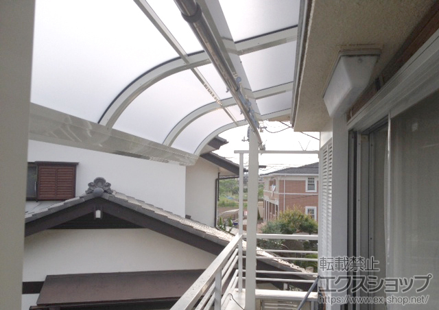 東京都日野市のLIXIL リクシル（トステム）のバルコニー・ベランダ屋根 ライザーテラスII R型 屋根タイプ 単体 積雪〜20cm対応 施工例