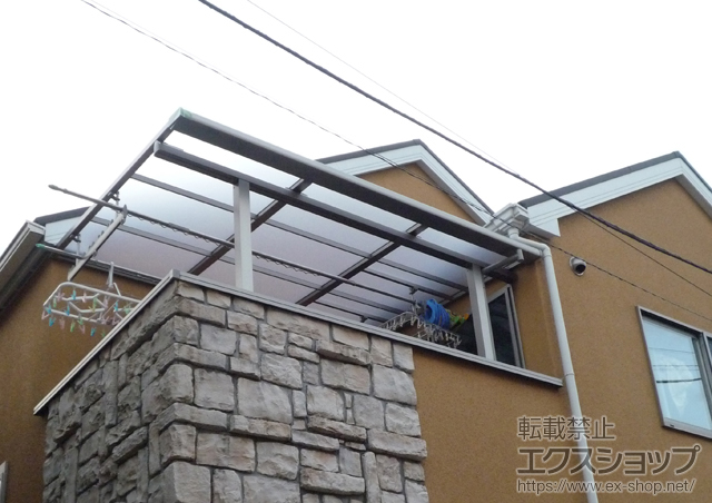 神奈川県横浜市のLIXIL リクシル（トステム）のバルコニー・ベランダ屋根 ライザーテラスII F型 屋根タイプ 積雪〜20?対応+吊り下げ物干し ワイド 施工例