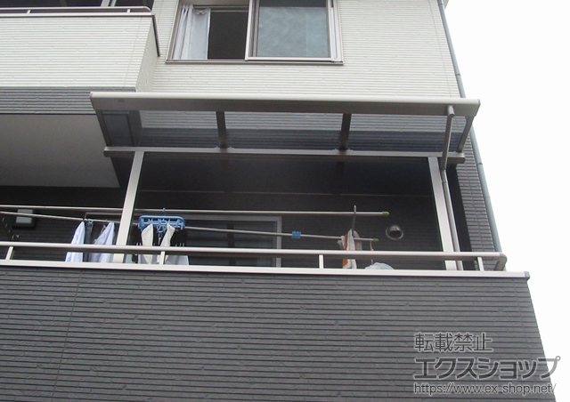 神奈川県小田原市のLIXIL リクシル（トステム）のバルコニー・ベランダ屋根 ライザーテラスII F型 屋根タイプ 単体 積雪〜20cm対応 施工例