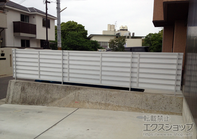 大阪府岸和田市ののフェンス・柵 ライフモダンII LP型フェンス 単色　フリーポールタイプ 施工例